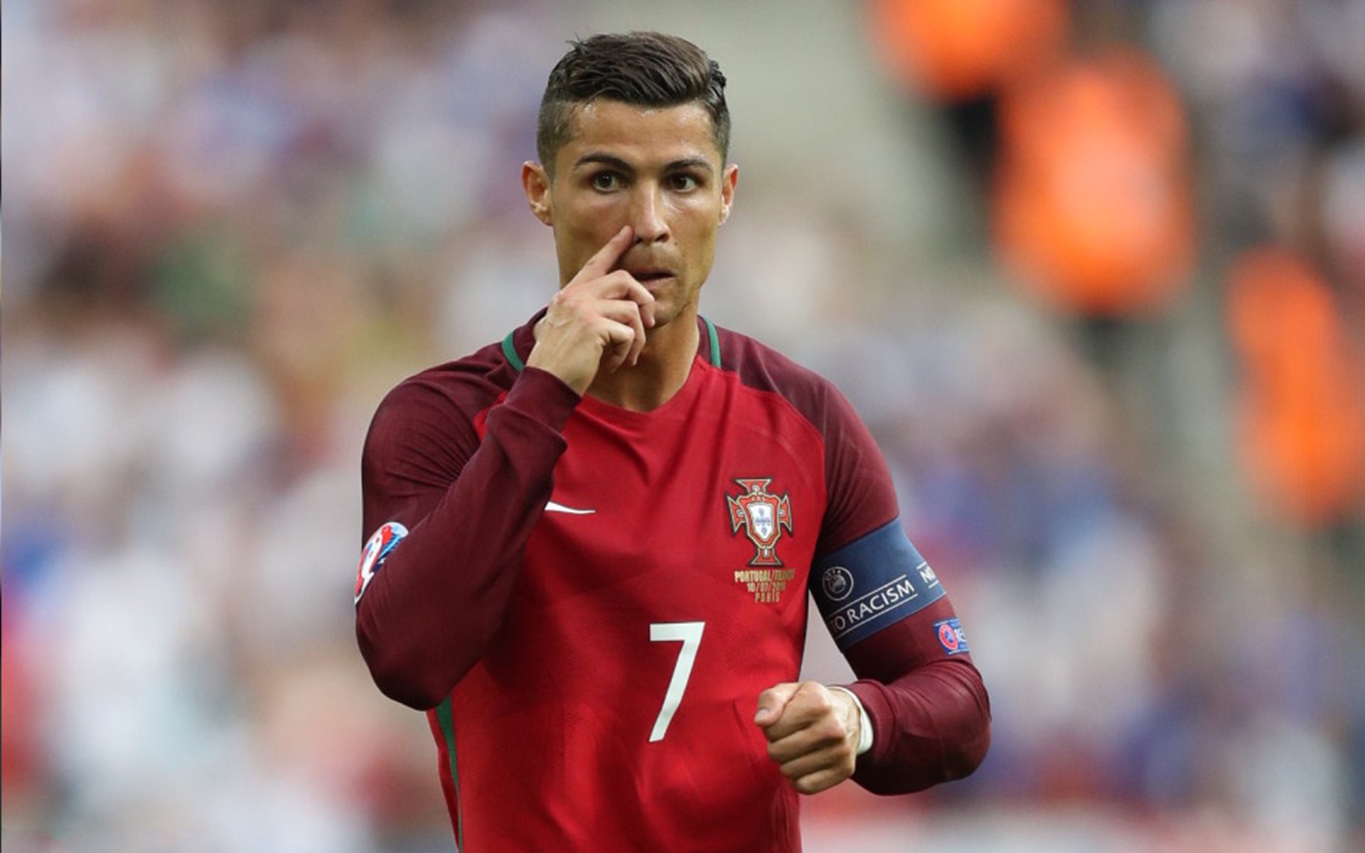 “尼古拉斯·桑特基的精准踢球和传球技巧,助力美洲狮队冲击世界冠军”