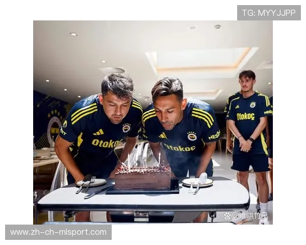 球员生日赛中献精彩表现 粉丝送上祝福，足球球员生日